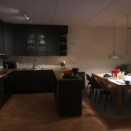 Apartment 3-roms Leilighet Pa 85 Kvm, Midt I By Tromsø